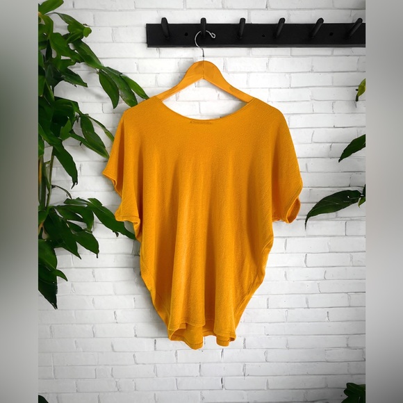 4/$20 Gyft Mustard Batwing Top - Picture 3 of 4